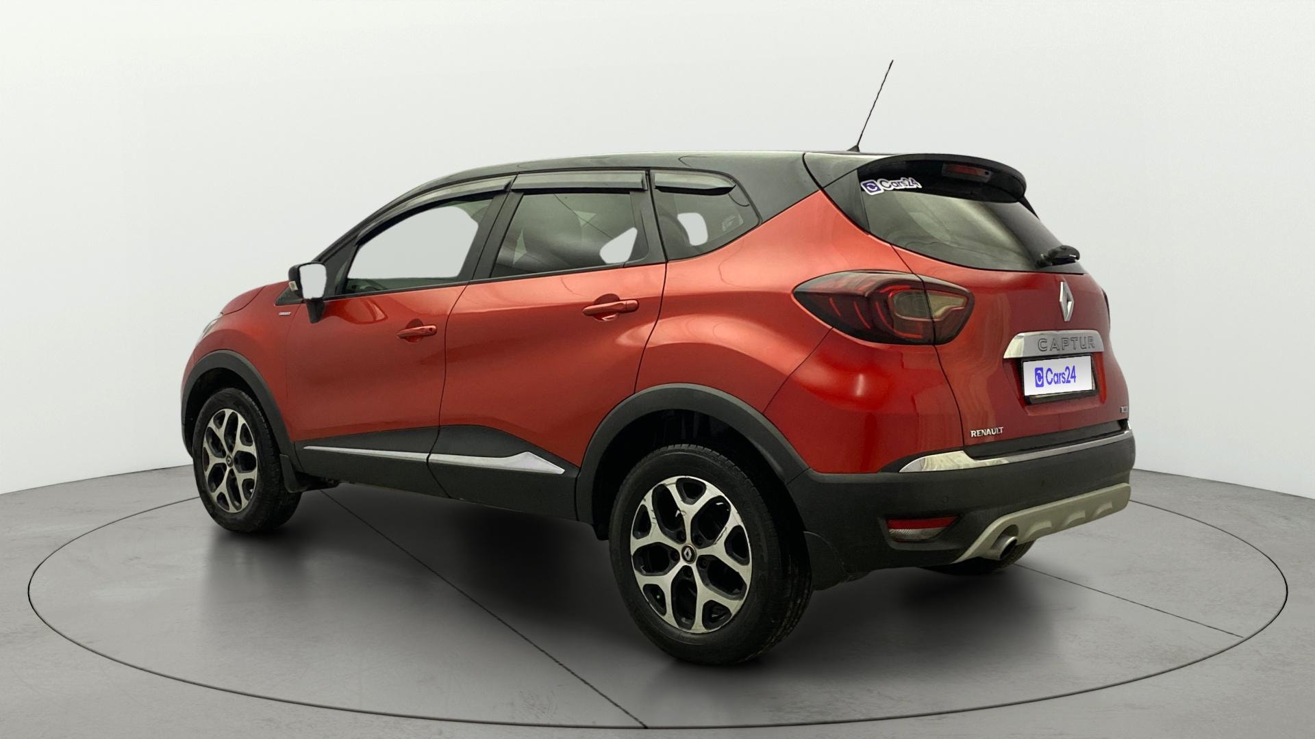 View 2018 Renault Captur Platine Diesel Dual Tone Image 2 Used 2018 Renault Captur Platine Diesel Dual Tone Image 2