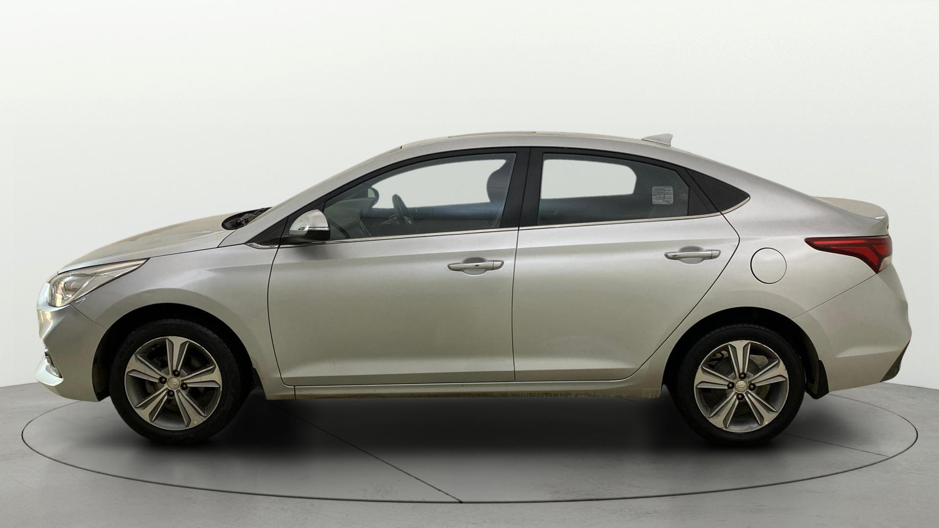 View 2018 Hyundai Verna 1.6 VTVT SX (O) AT Image 5 Used 2018 Hyundai Verna 1.6 VTVT SX (O) AT Image 5