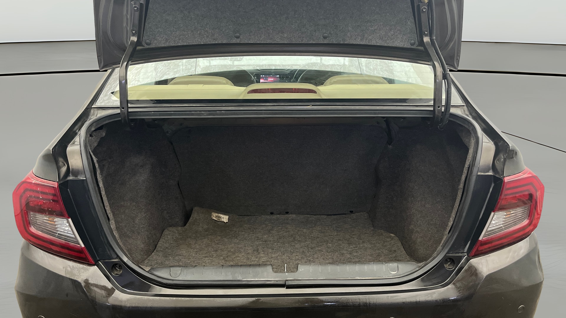 View 2023 Honda Amaze E MT Petrol BS IV Image 39 Used 2023 Honda Amaze E MT Petrol BS IV Image 39