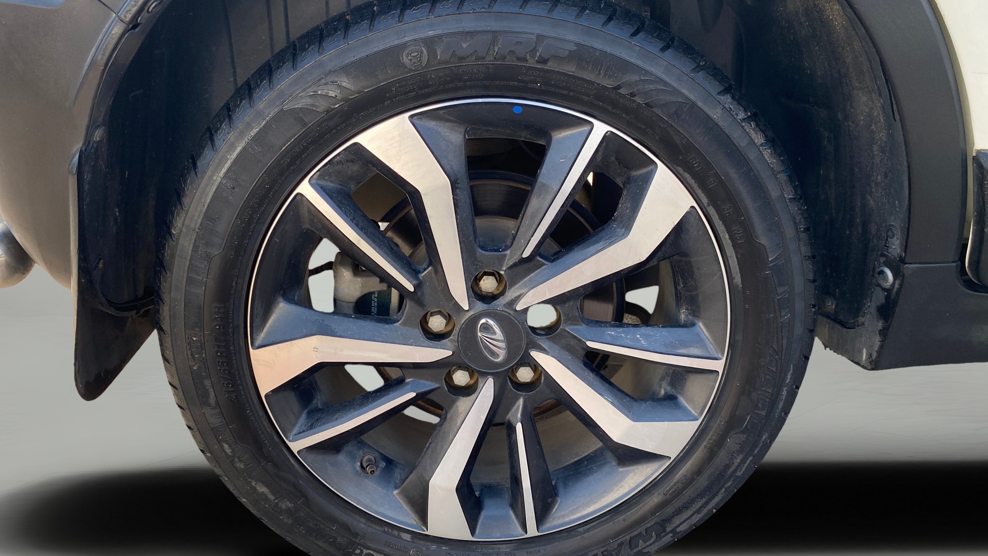 View 2019 Mahindra XUV300 W4 Petrol BS IV Image 25 Used 2019 Mahindra XUV300 W4 Petrol BS IV Image 25
