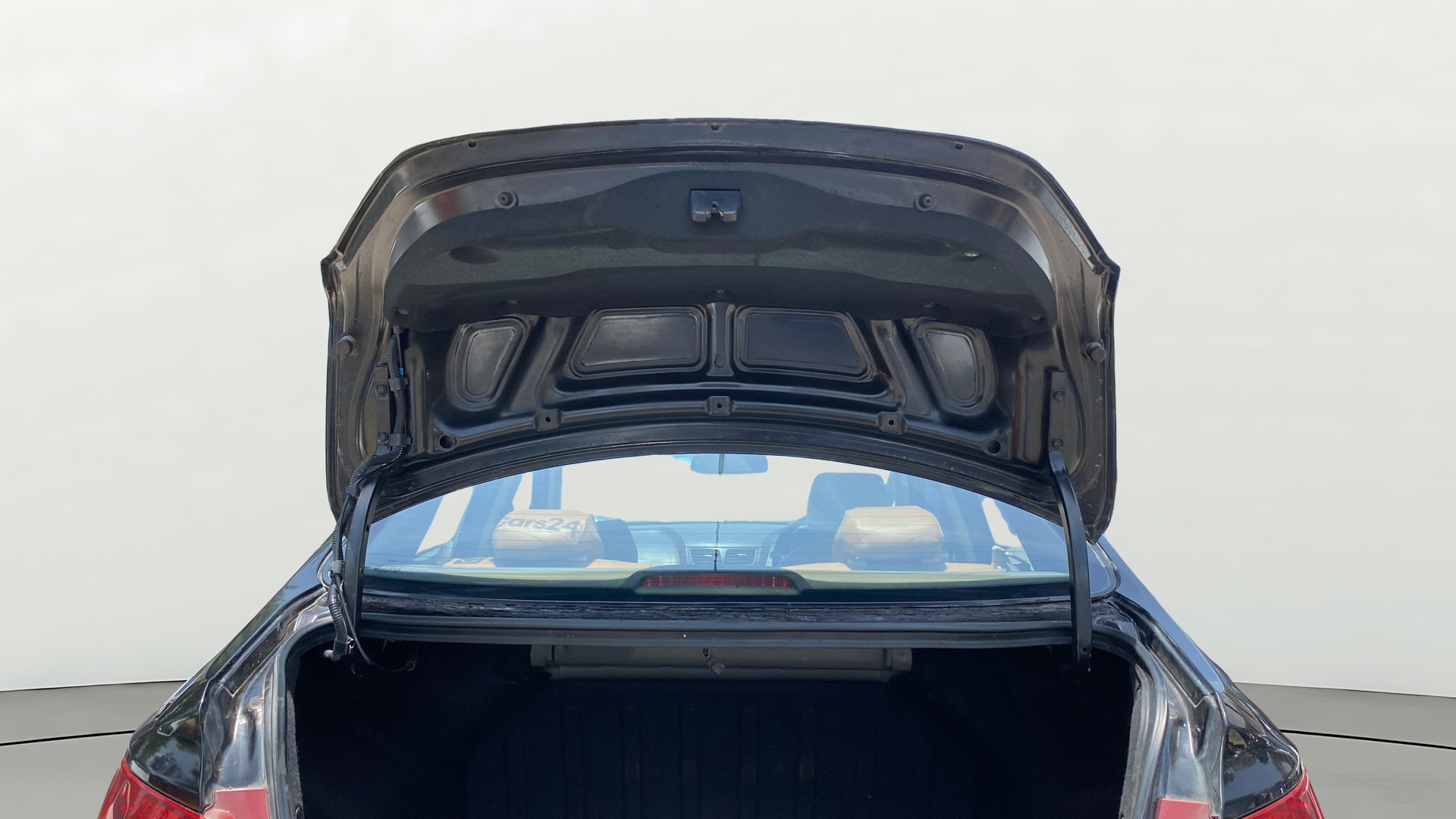 View 2014 Hyundai Fluidic Verna 1.6 VTVT SX Image 31 Used 2014 Hyundai Fluidic Verna 1.6 VTVT SX Image 31