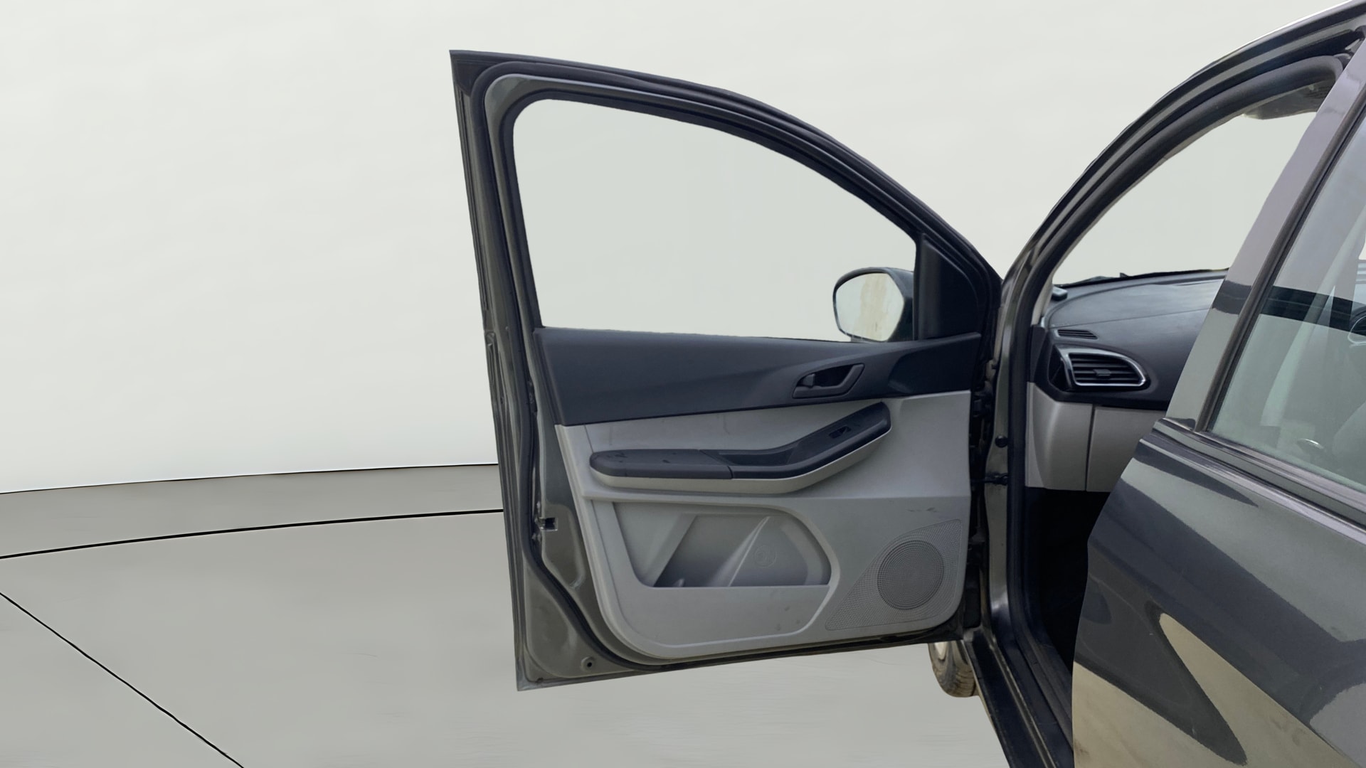 View 2022 Tata Tiago Revotorq XB Image 31 Used 2022 Tata Tiago Revotorq XB Image 31