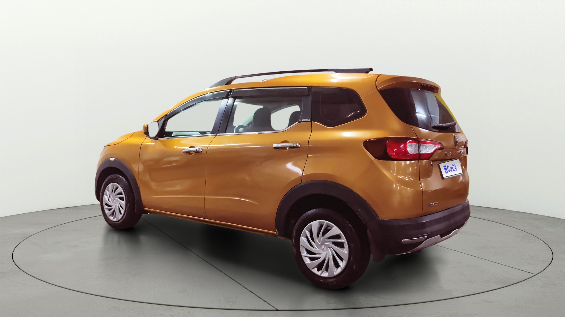 View 2020 Renault Triber RXZ Image 2 Used 2020 Renault Triber RXZ Image 2