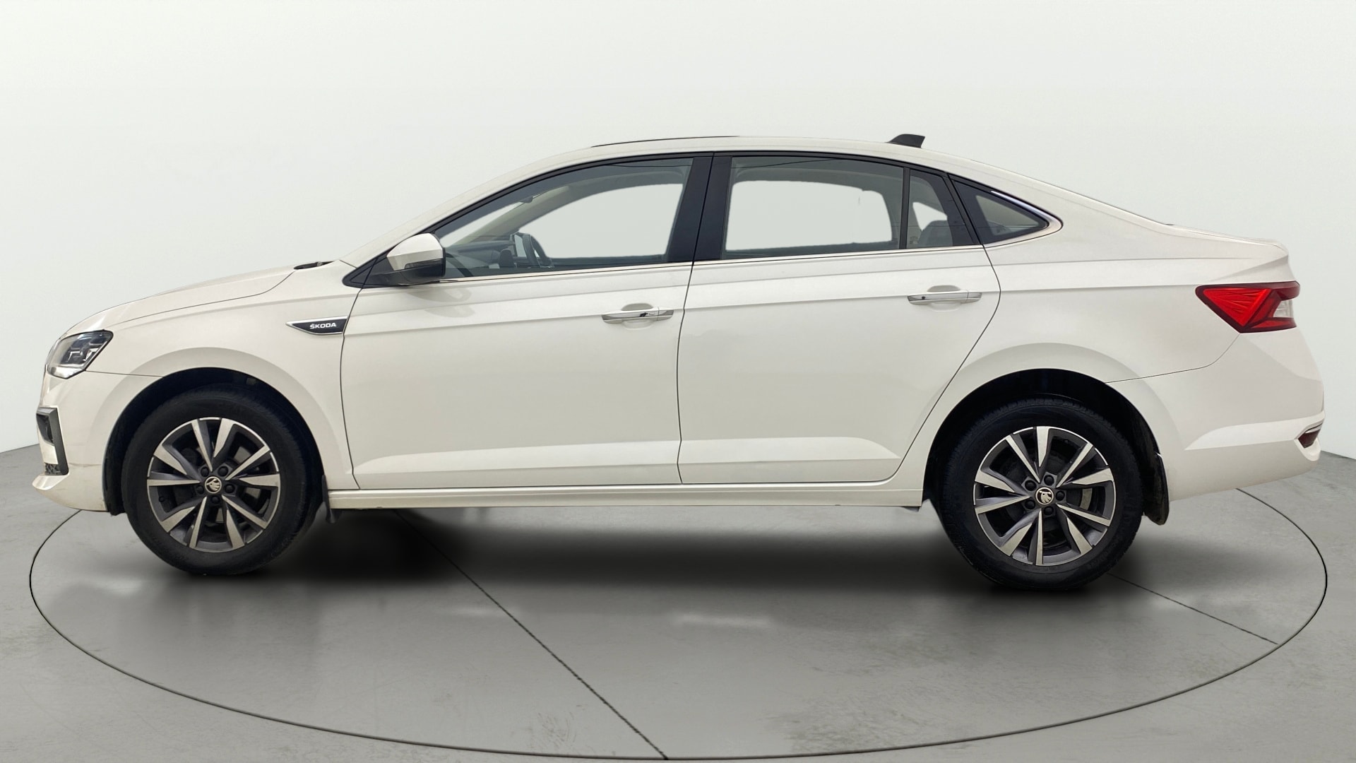View 2022 Skoda Slavia Style 1.0 TSI AT Image 5 Used 2022 Skoda Slavia Style 1.0 TSI AT Image 5