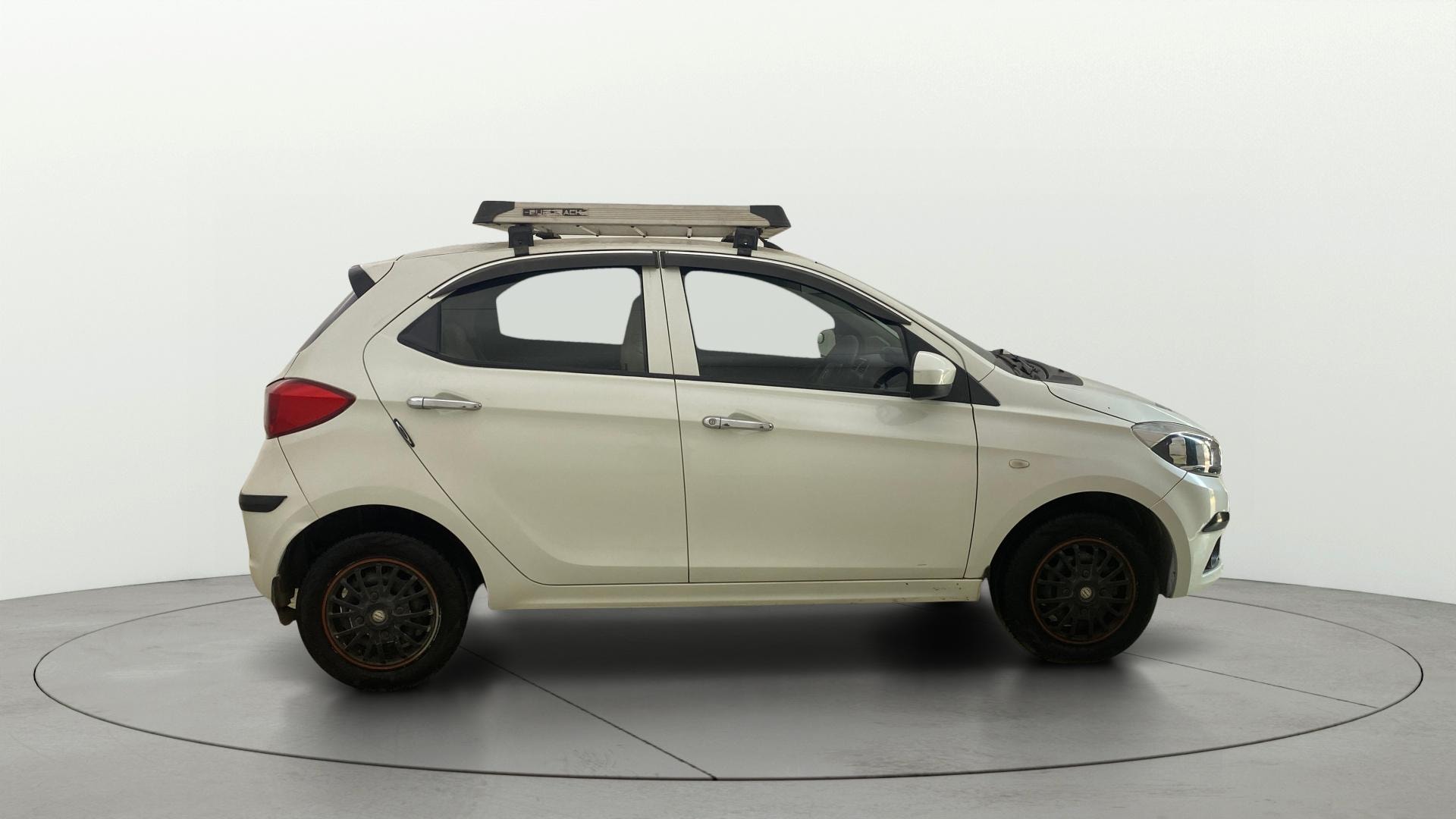 View 2018 Tata Tiago Revotorq XB Image 8 Used 2018 Tata Tiago Revotorq XB Image 8