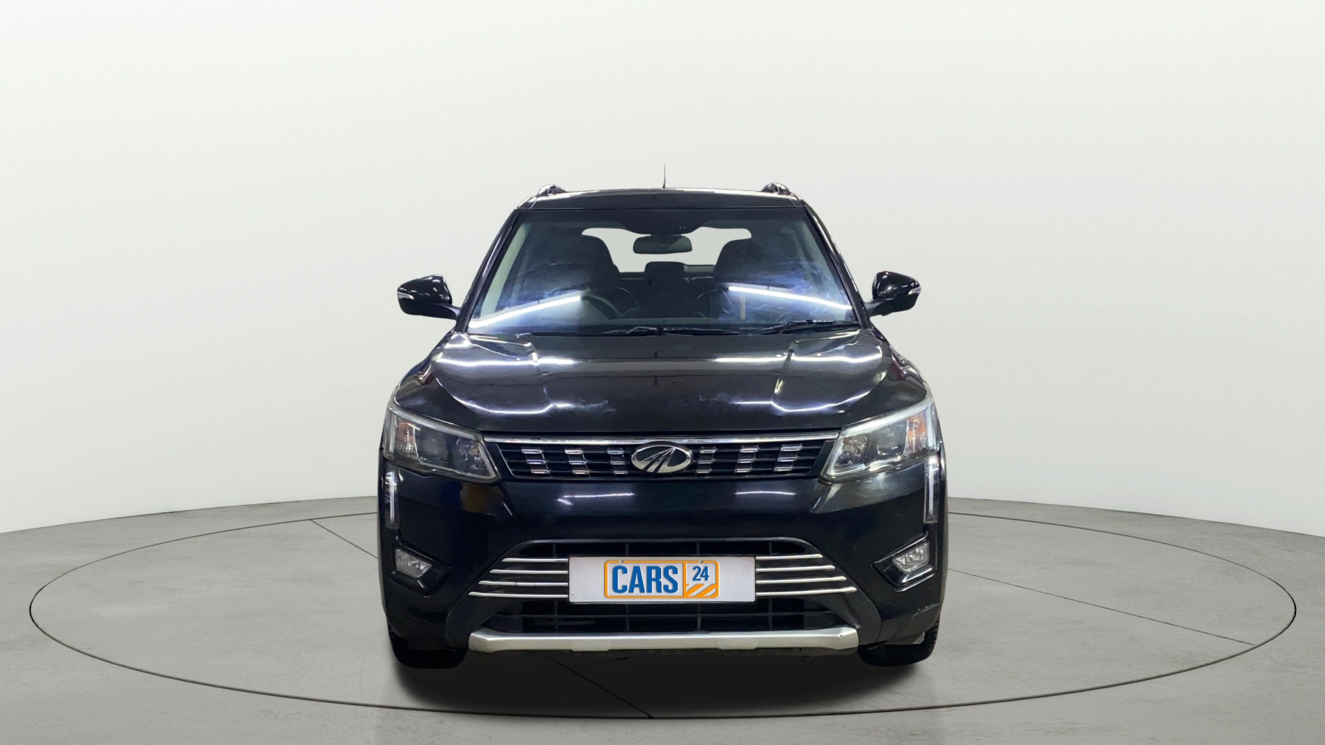 View 2019 Mahindra XUV300 W4 Petrol BS IV Image 1 Used 2019 Mahindra XUV300 W4 Petrol BS IV Image 1