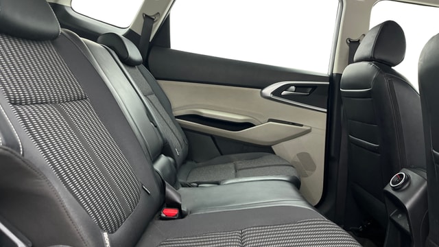 View Kia Carens Image 30 Used Kia Carens Image 30
