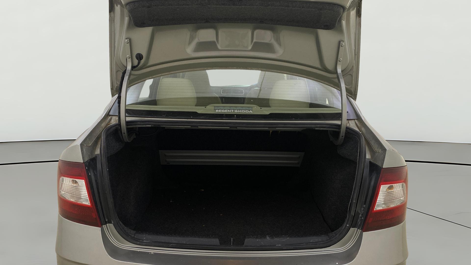 View 2019 Skoda Rapid 1.6 MPI Style Petrol BS IV Image 37 Used 2019 Skoda Rapid 1.6 MPI Style Petrol BS IV Image 37