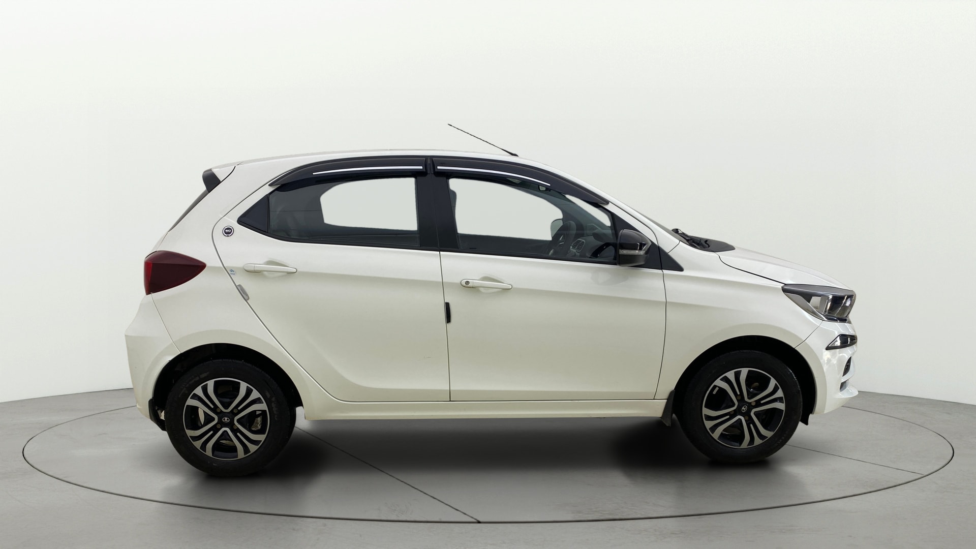 View 2024 Tata Tiago Revotorq XB Image 8 Used 2024 Tata Tiago Revotorq XB Image 8