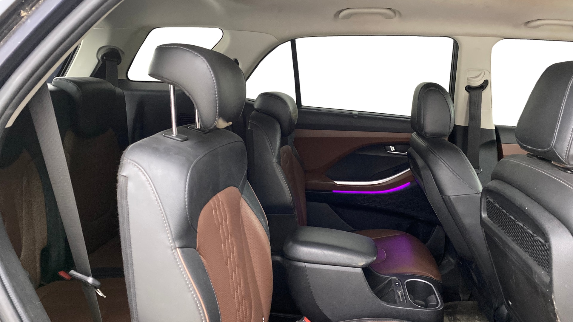 View 2023 Hyundai Alcazar Prestige 6 Seater MT Petrol Image 31 Used 2023 Hyundai Alcazar Prestige 6 Seater MT Petrol Image 31
