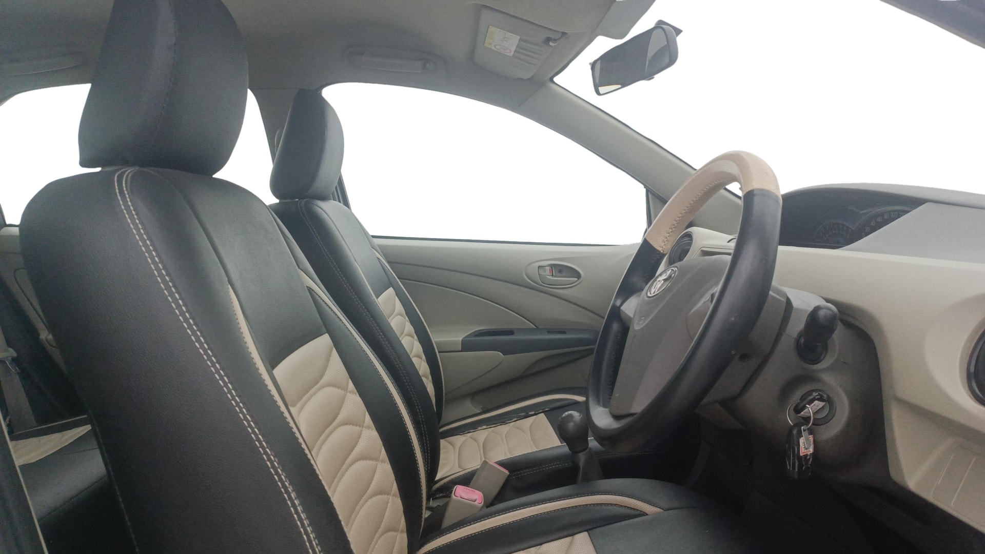 View 2015 Toyota Etios Liva G Image 25 Used 2015 Toyota Etios Liva G Image 25