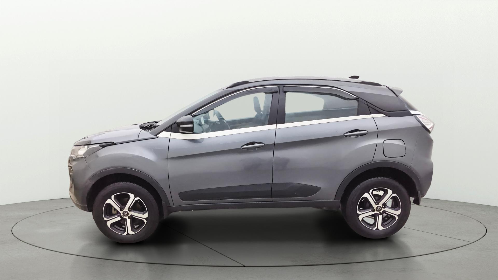 View 2022 Tata Nexon Revotron XE Image 5 Used 2022 Tata Nexon Revotron XE Image 5