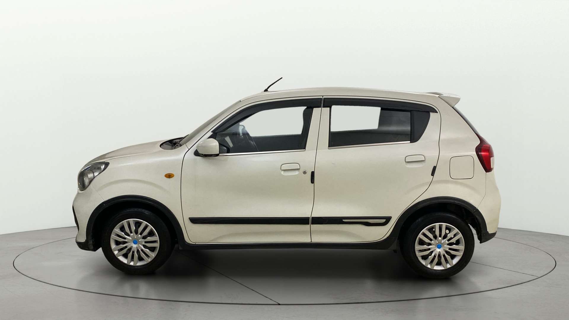 View 2022 Maruti Suzuki 1000 Base Variant Image 5 Used 2022 Maruti Suzuki 1000 Base Variant Image 5