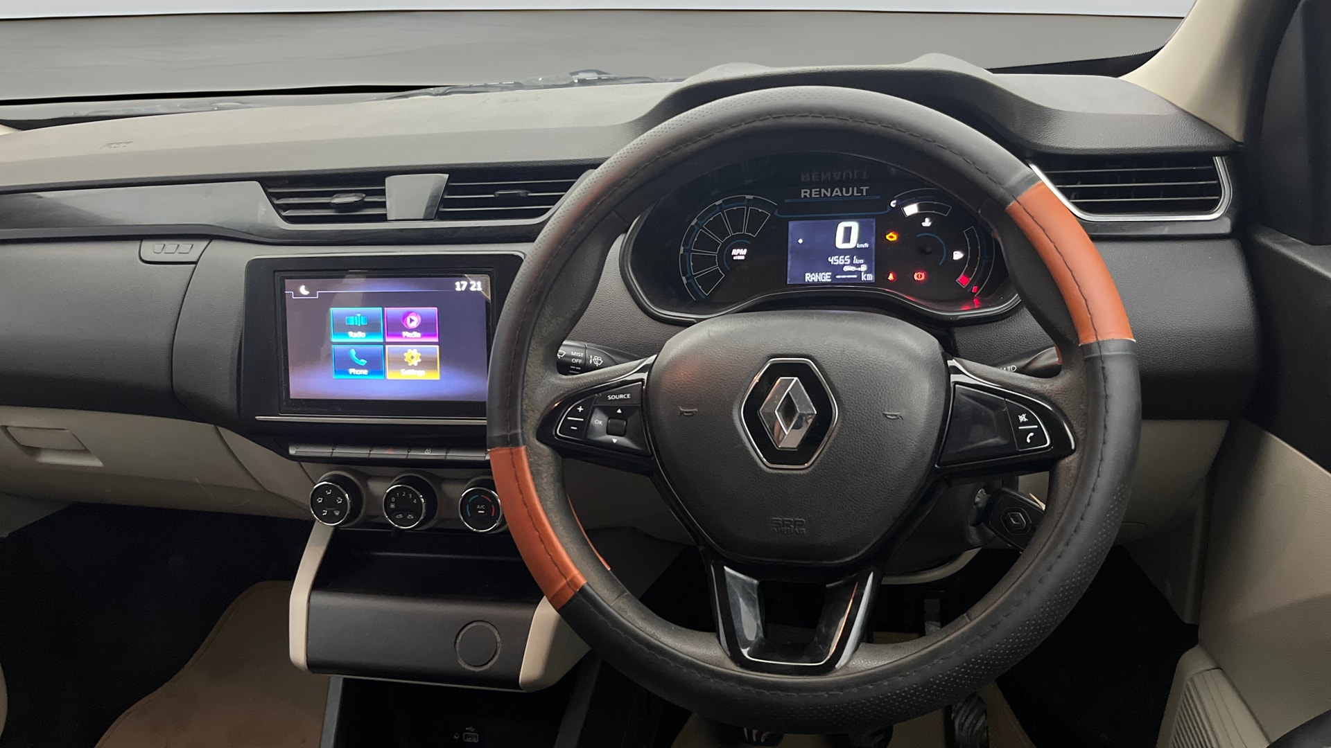 View 2022 Renault Triber RXT Image 21 Used 2022 Renault Triber RXT Image 21
