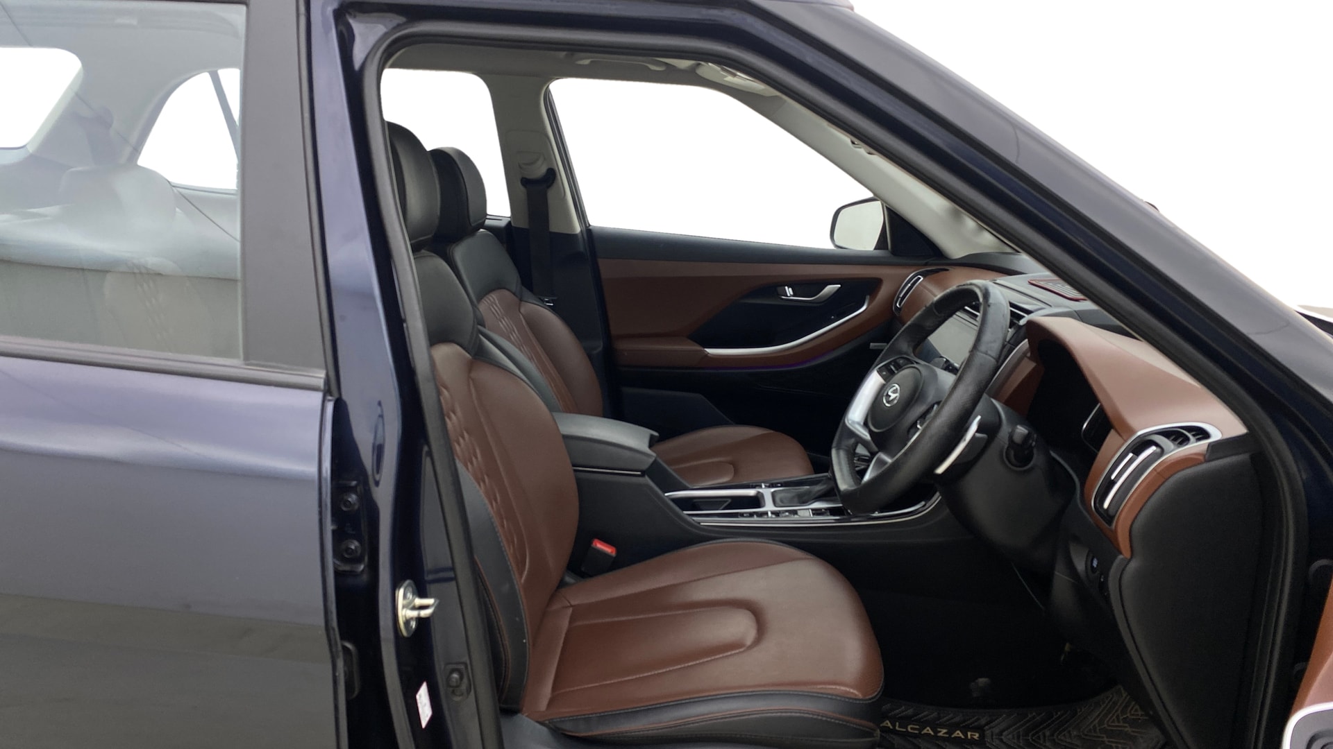 View 2023 Hyundai Alcazar Prestige 6 Seater MT Petrol Image 28 Used 2023 Hyundai Alcazar Prestige 6 Seater MT Petrol Image 28