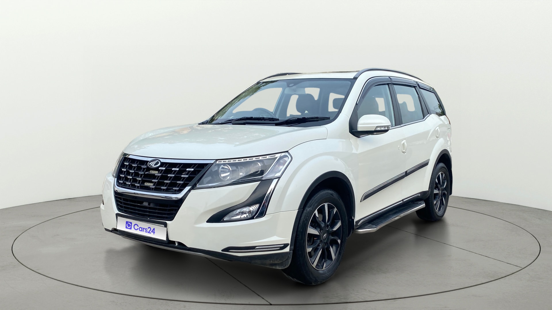View 2020 Mahindra XUV500 W11 Image 38 Used 2020 Mahindra XUV500 W11 Image 38