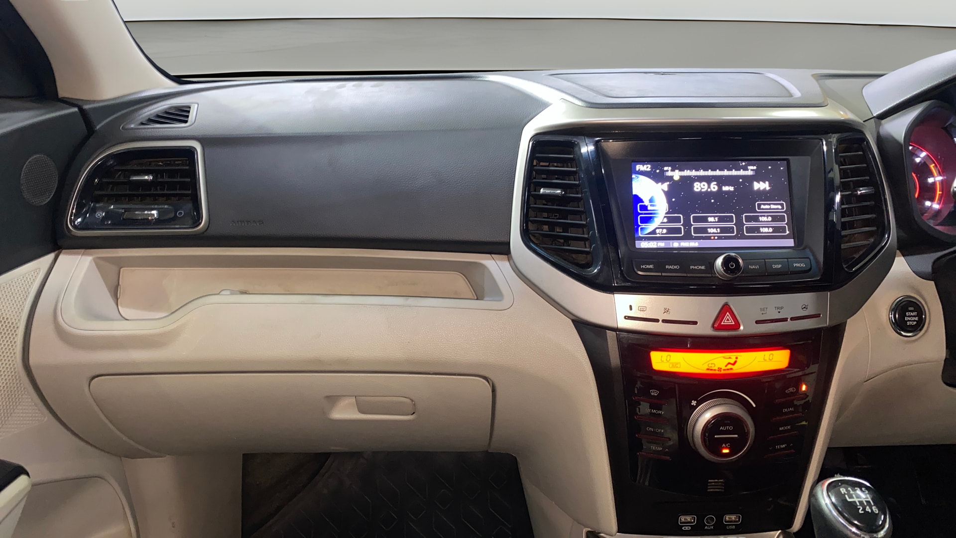View 2019 Mahindra XUV300 W4 Petrol BS IV Image 32 Used 2019 Mahindra XUV300 W4 Petrol BS IV Image 32