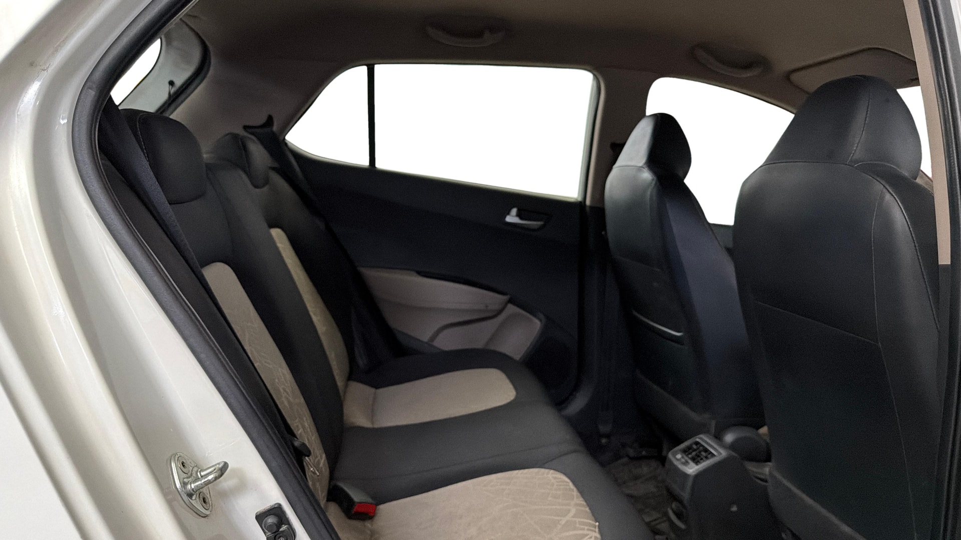 View 2016 Hyundai Grand i10 Sportz 1.2 Kappa Image 28 Used 2016 Hyundai Grand i10 Sportz 1.2 Kappa Image 28