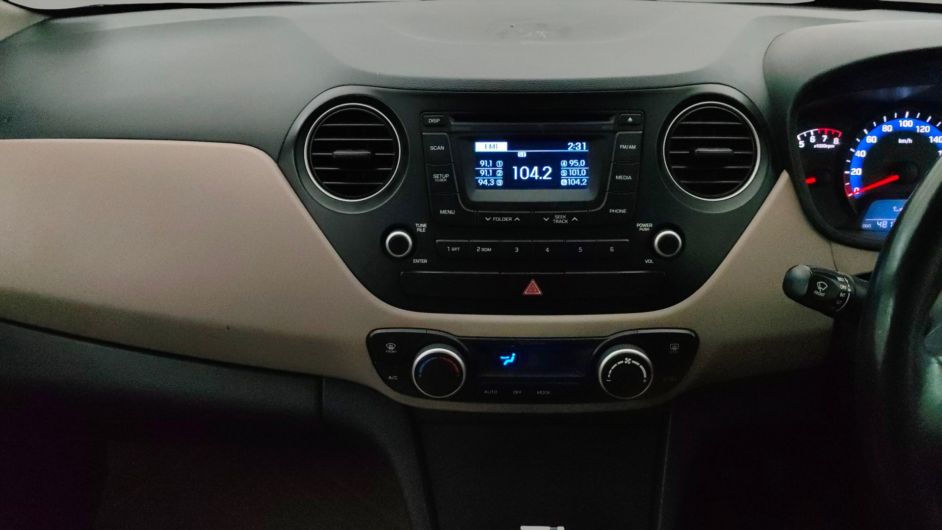 View 2015 Hyundai Xcent SX Petrol (O) Image 17 Used 2015 Hyundai Xcent SX Petrol (O) Image 17