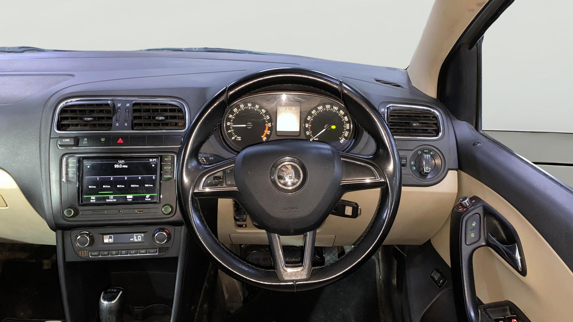 View 2018 Skoda Rapid 1.5 TDI CR Style AT BS IV Image 20 Used 2018 Skoda Rapid 1.5 TDI CR Style AT BS IV Image 20