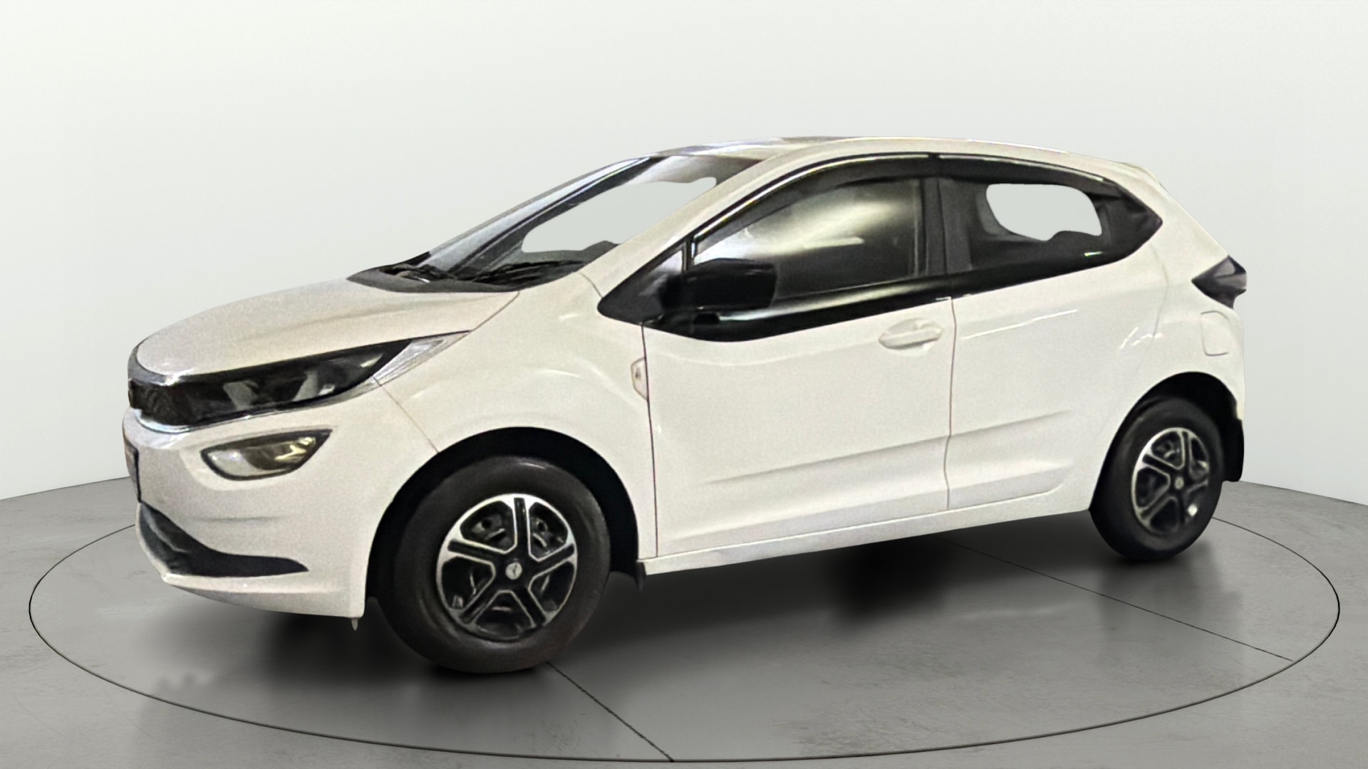 View 2021 Tata Altroz XE Petrol Image 35 Used 2021 Tata Altroz XE Petrol Image 35