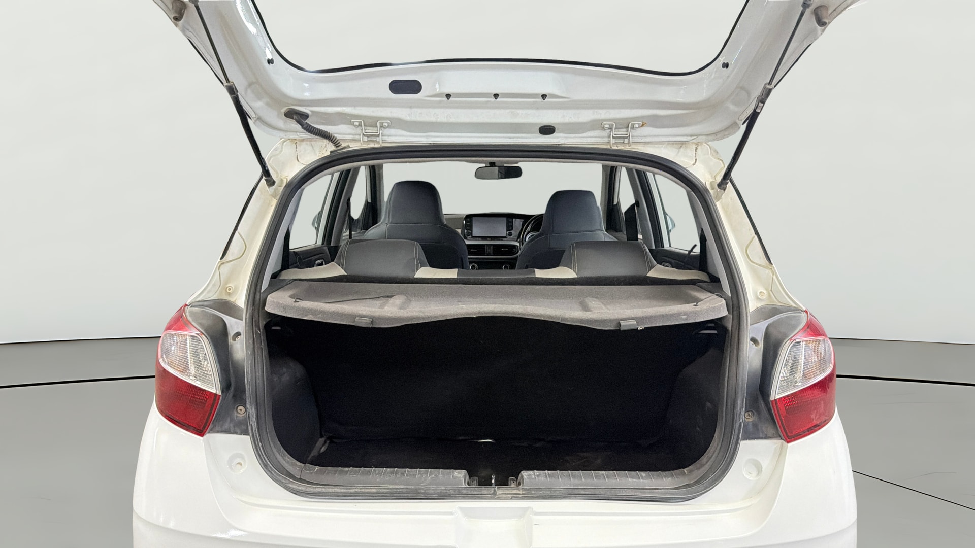 View 2022 Hyundai Grand i10 Nios Sportz Petrol AMT Image 37 Used 2022 Hyundai Grand i10 Nios Sportz Petrol AMT Image 37