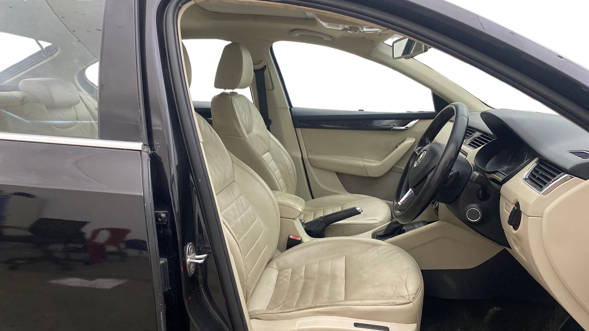 View 2016 Skoda Octavia 2.0 Style Plus TDI CR AT Image 18 Used 2016 Skoda Octavia 2.0 Style Plus TDI CR AT Image 18