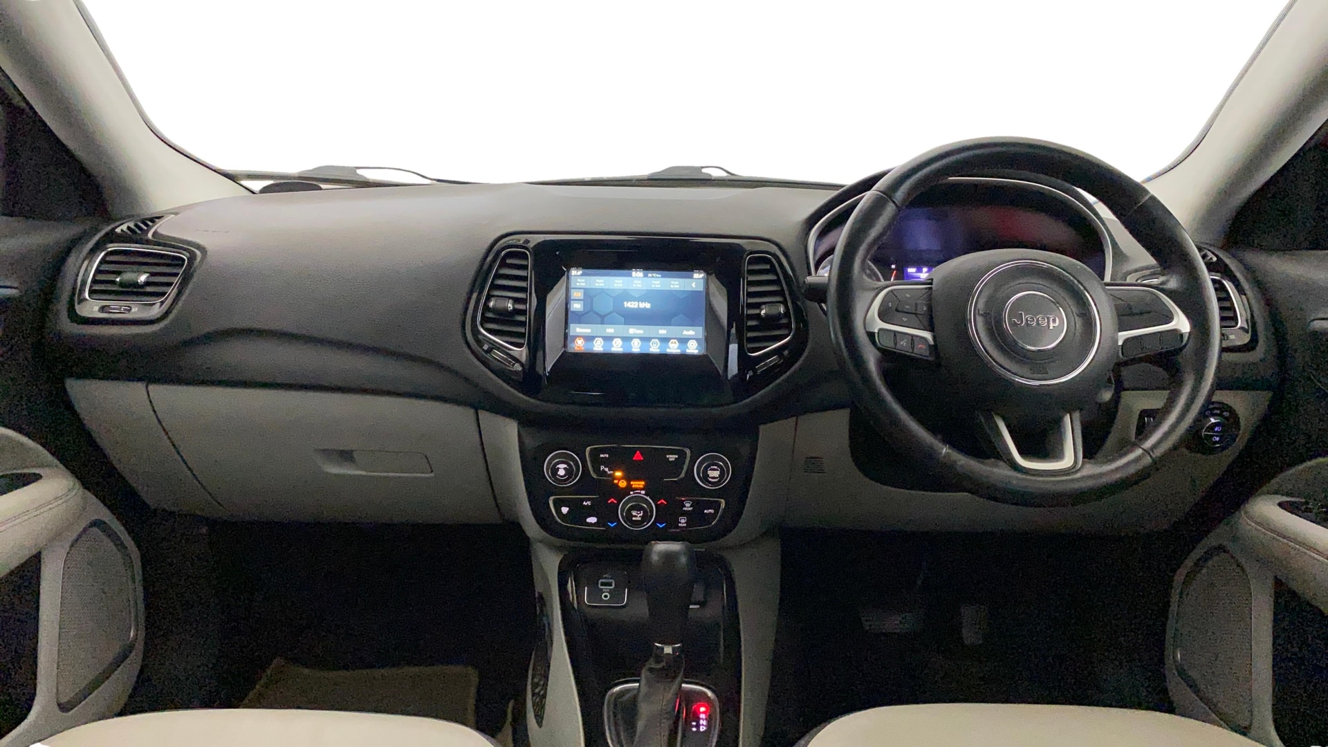 View 2017 Jeep Compass Limited 1.4 Multi AIR Petrol DDCT AT BS IV Image 31 Used 2017 Jeep Compass Limited 1.4 Multi AIR Petrol DDCT AT BS IV Image 31