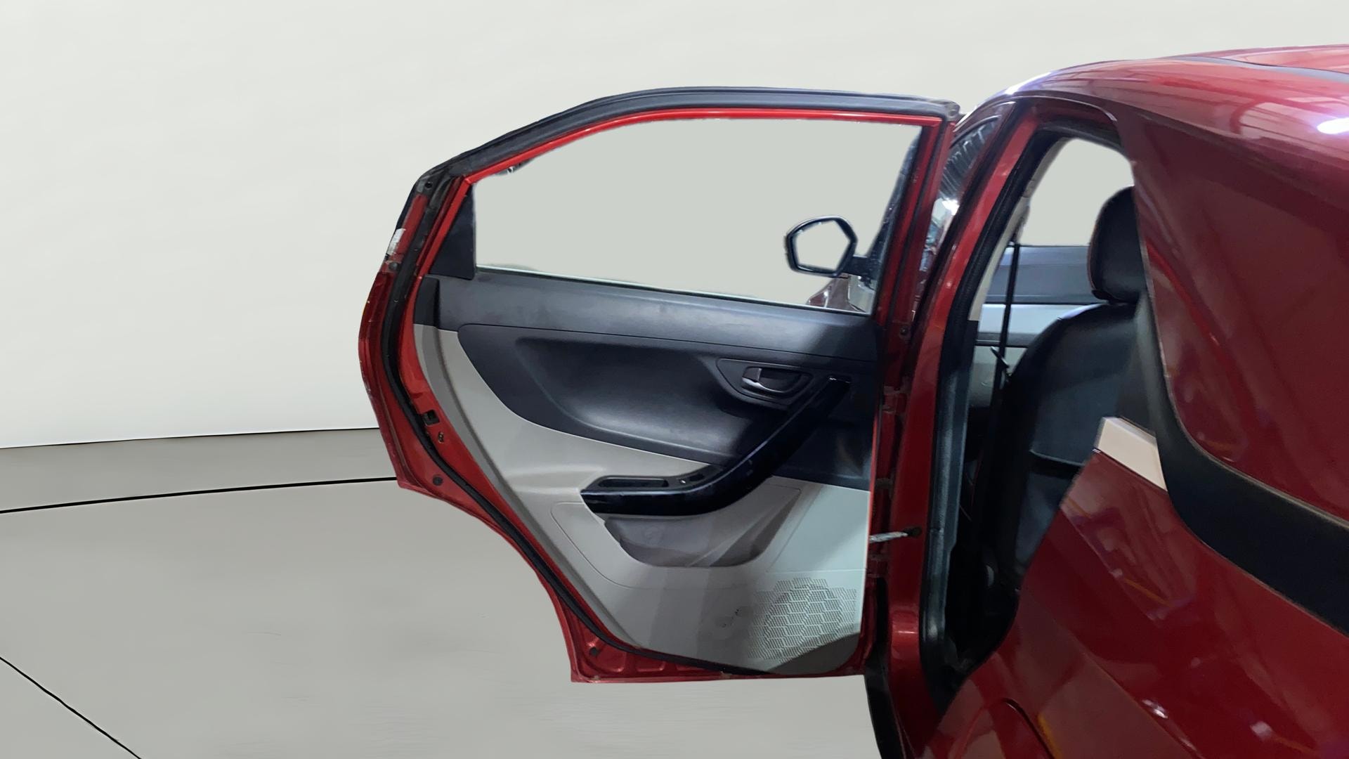 View 2018 Tata Nexon Revotron XM Image 22 Used 2018 Tata Nexon Revotron XM Image 22
