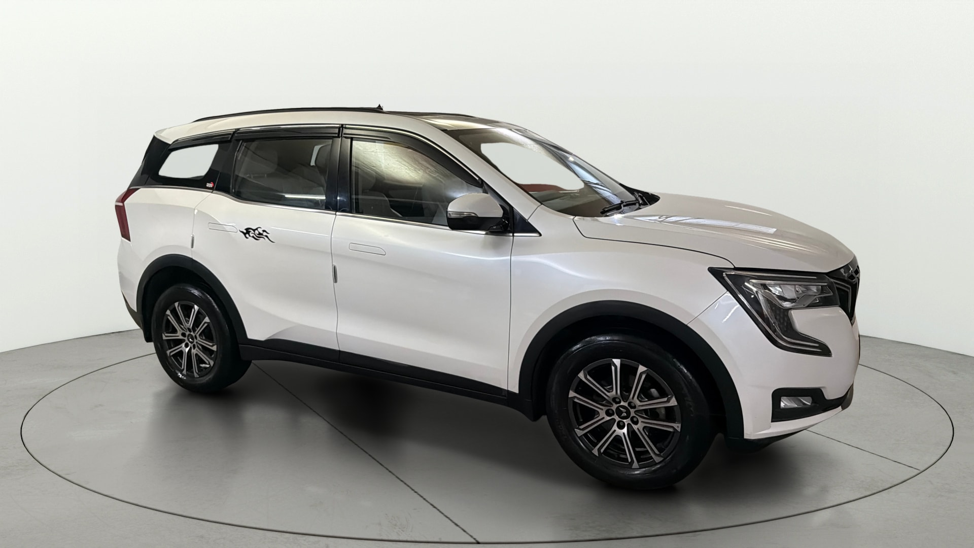 View 2025 Mahindra XUV700 MX Petrol 5 STR Image 15 Used 2025 Mahindra XUV700 MX Petrol 5 STR Image 15