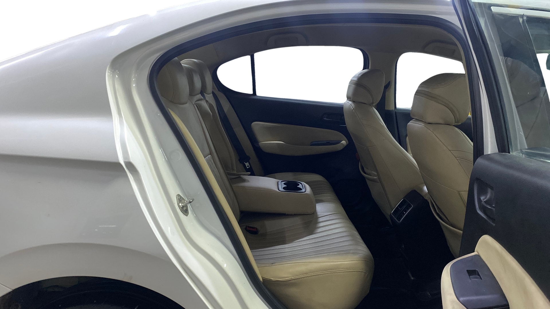 View 2022 Honda City ZX MT Diesel Anniversary Edition Image 30 Used 2022 Honda City ZX MT Diesel Anniversary Edition Image 30