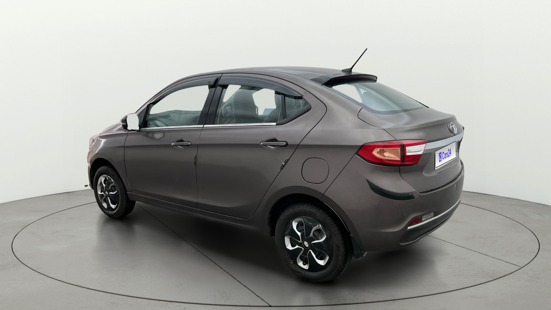 View 2017 Tata Tigor XT Petrol Image 2 Used 2017 Tata Tigor XT Petrol Image 2
