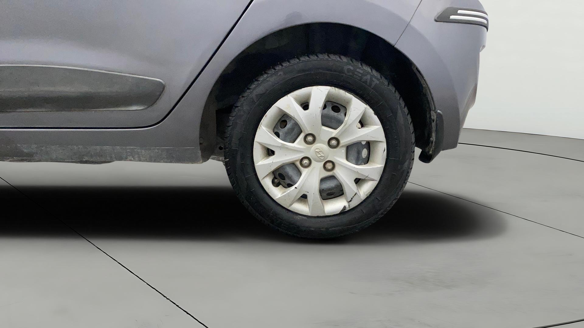 View 2015 Hyundai Grand i10 Sportz 1.2 Kappa Image 11 Used 2015 Hyundai Grand i10 Sportz 1.2 Kappa Image 11