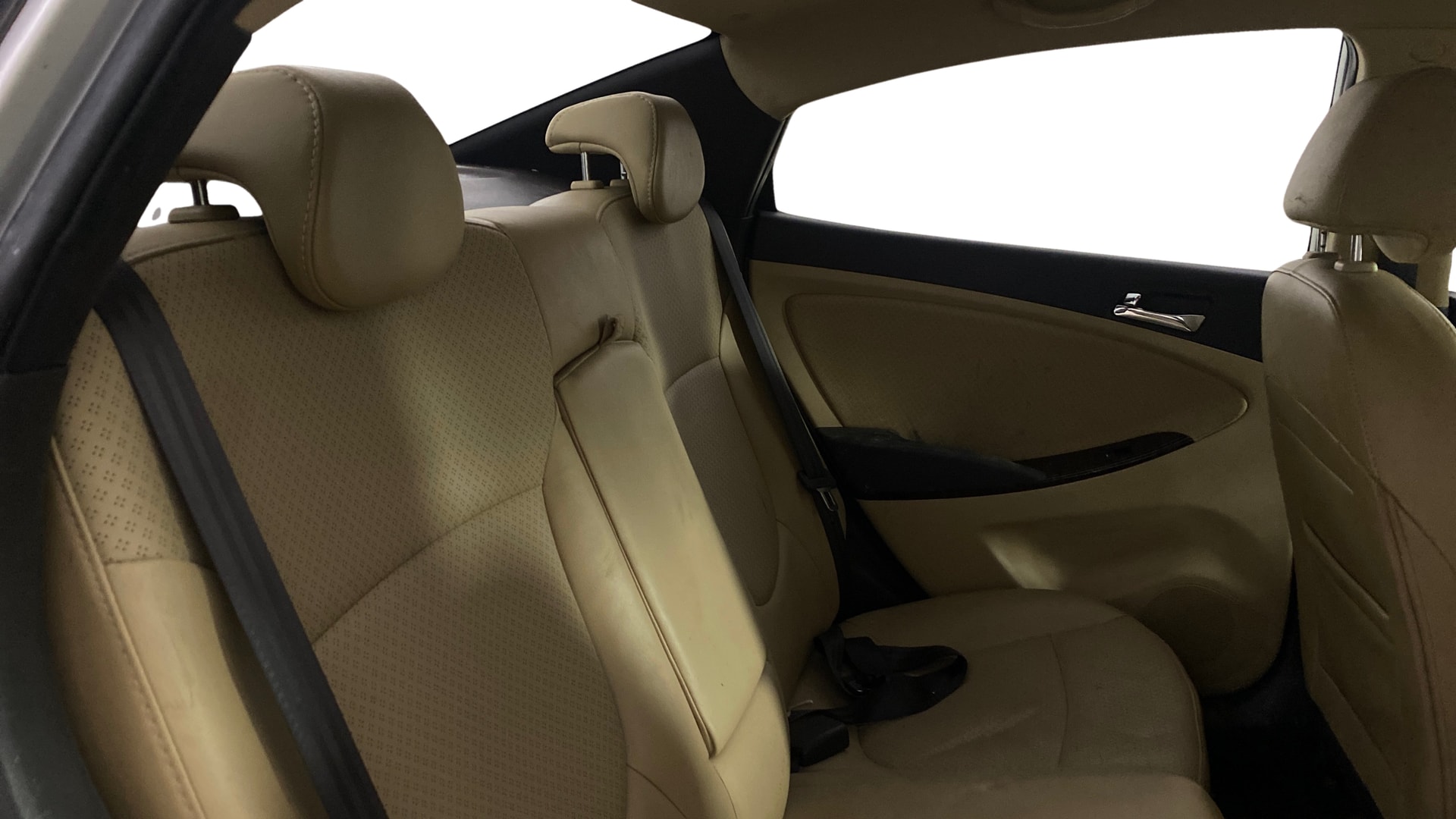 View 2013 Hyundai Fluidic Verna 1.6 VTVT SX AT Image 29 Used 2013 Hyundai Fluidic Verna 1.6 VTVT SX AT Image 29