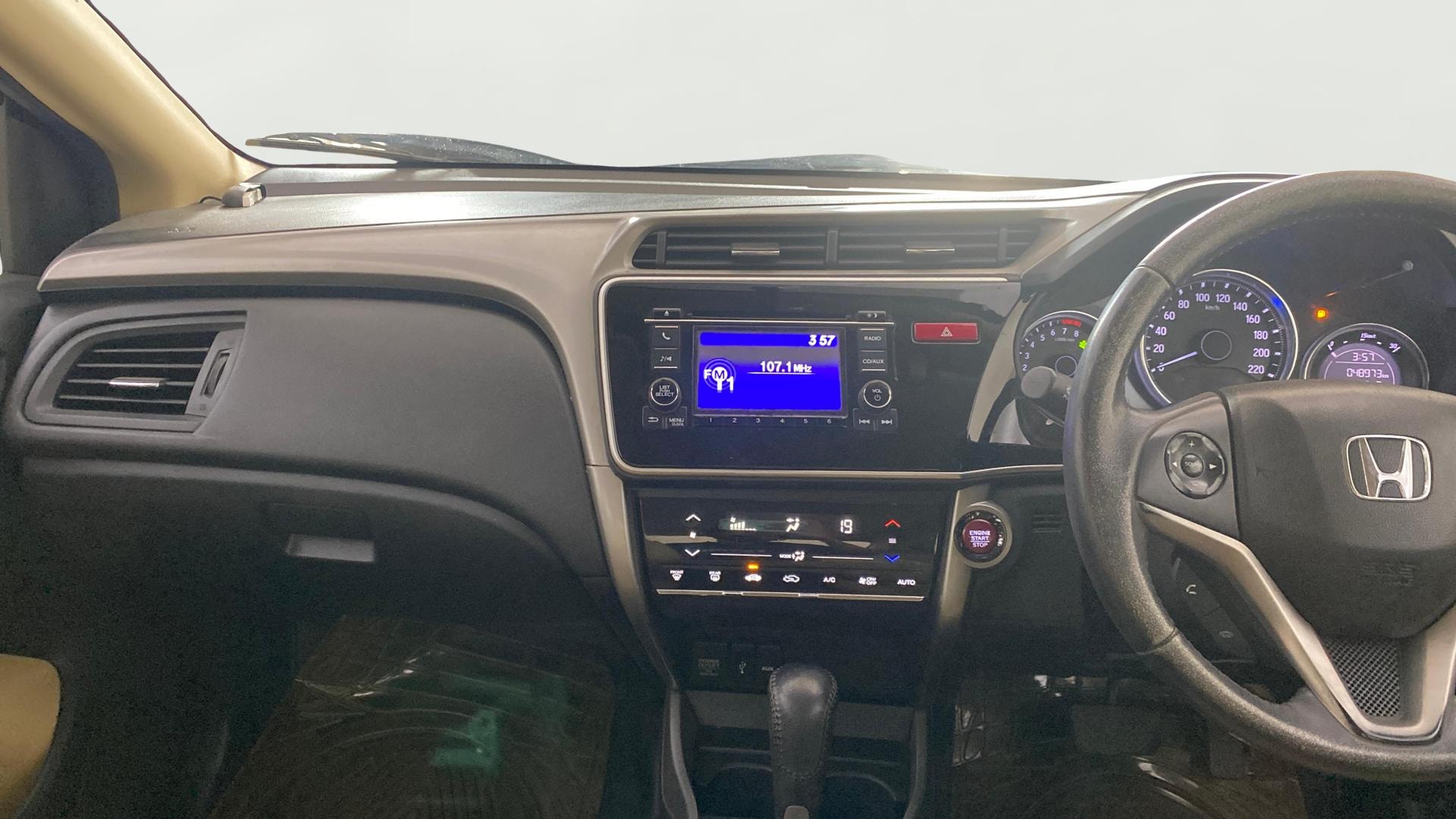 View 2016 Honda City ZX MT Diesel Anniversary Edition Image 18 Used 2016 Honda City ZX MT Diesel Anniversary Edition Image 18