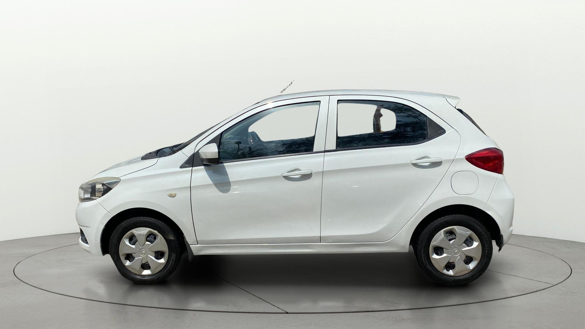 View 2018 Tata Tiago Revotorq XB Image 5 Used 2018 Tata Tiago Revotorq XB Image 5