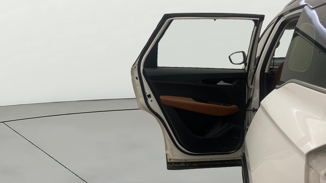 View MG Hector Plus Image 16 Used MG Hector Plus Image 16