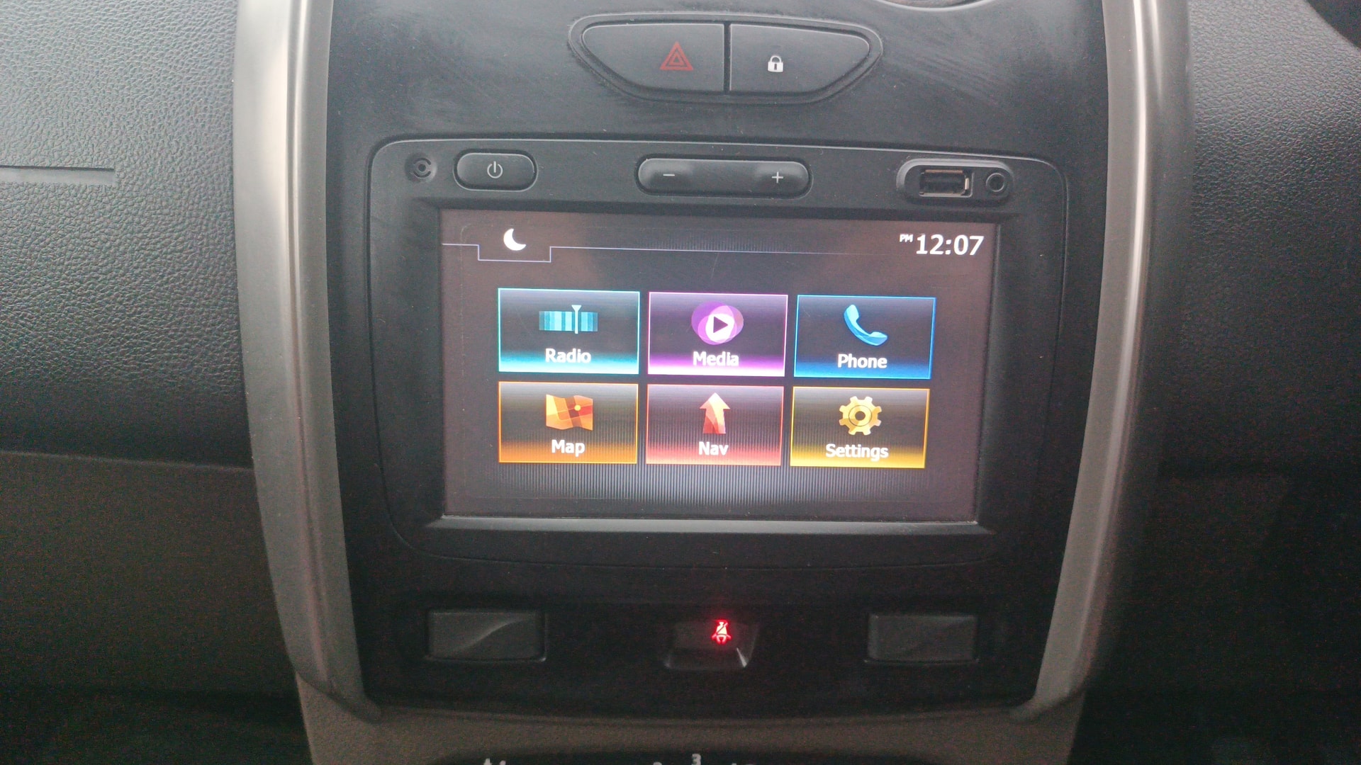 View 2018 Renault Duster Petrol RXS BS IV Image 17 Used 2018 Renault Duster Petrol RXS BS IV Image 17