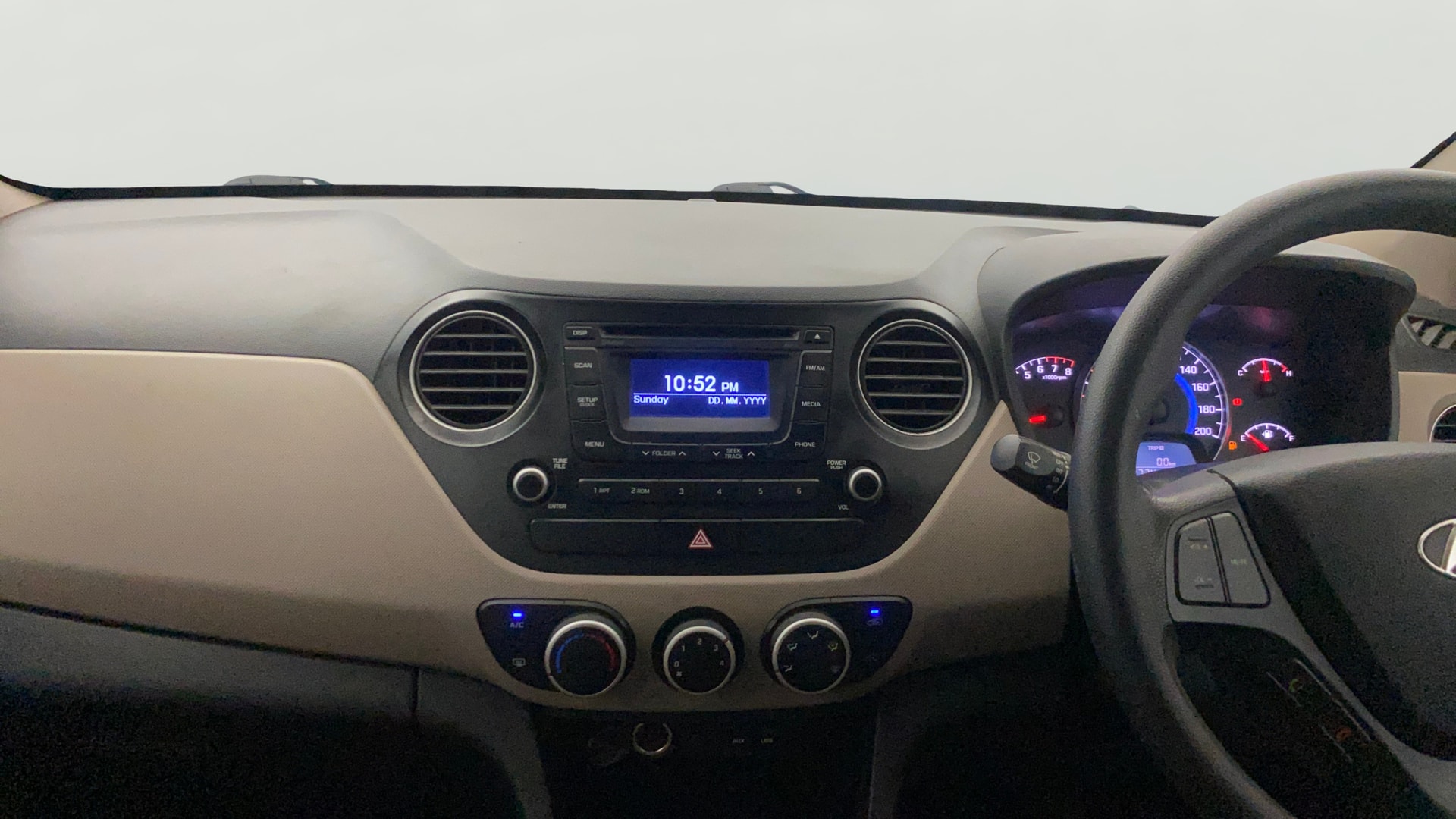 View 2015 Hyundai Grand i10 Sportz 1.2 Kappa Image 17 Used 2015 Hyundai Grand i10 Sportz 1.2 Kappa Image 17