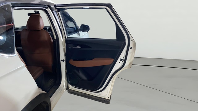View MG Hector Plus Image 6 Used MG Hector Plus Image 6