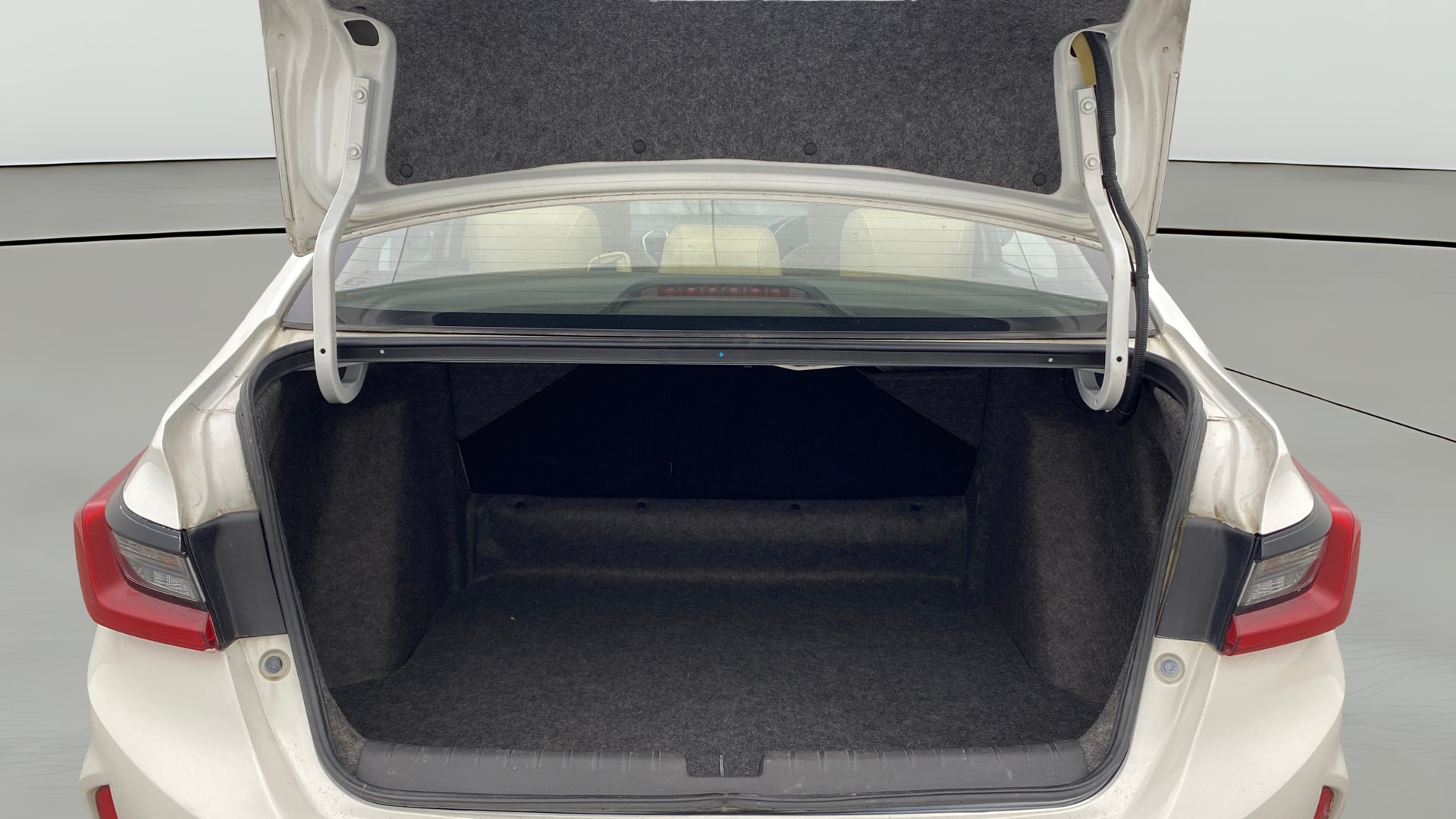 View 2022 Honda City ZX MT Diesel Anniversary Edition Image 40 Used 2022 Honda City ZX MT Diesel Anniversary Edition Image 40