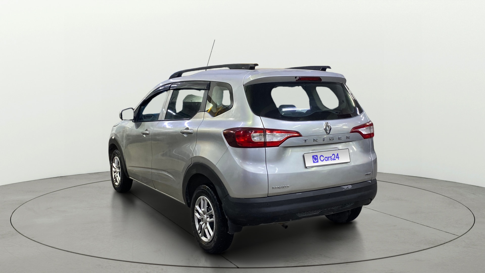 View 2021 Renault Triber RXE Image 2 Used 2021 Renault Triber RXE Image 2