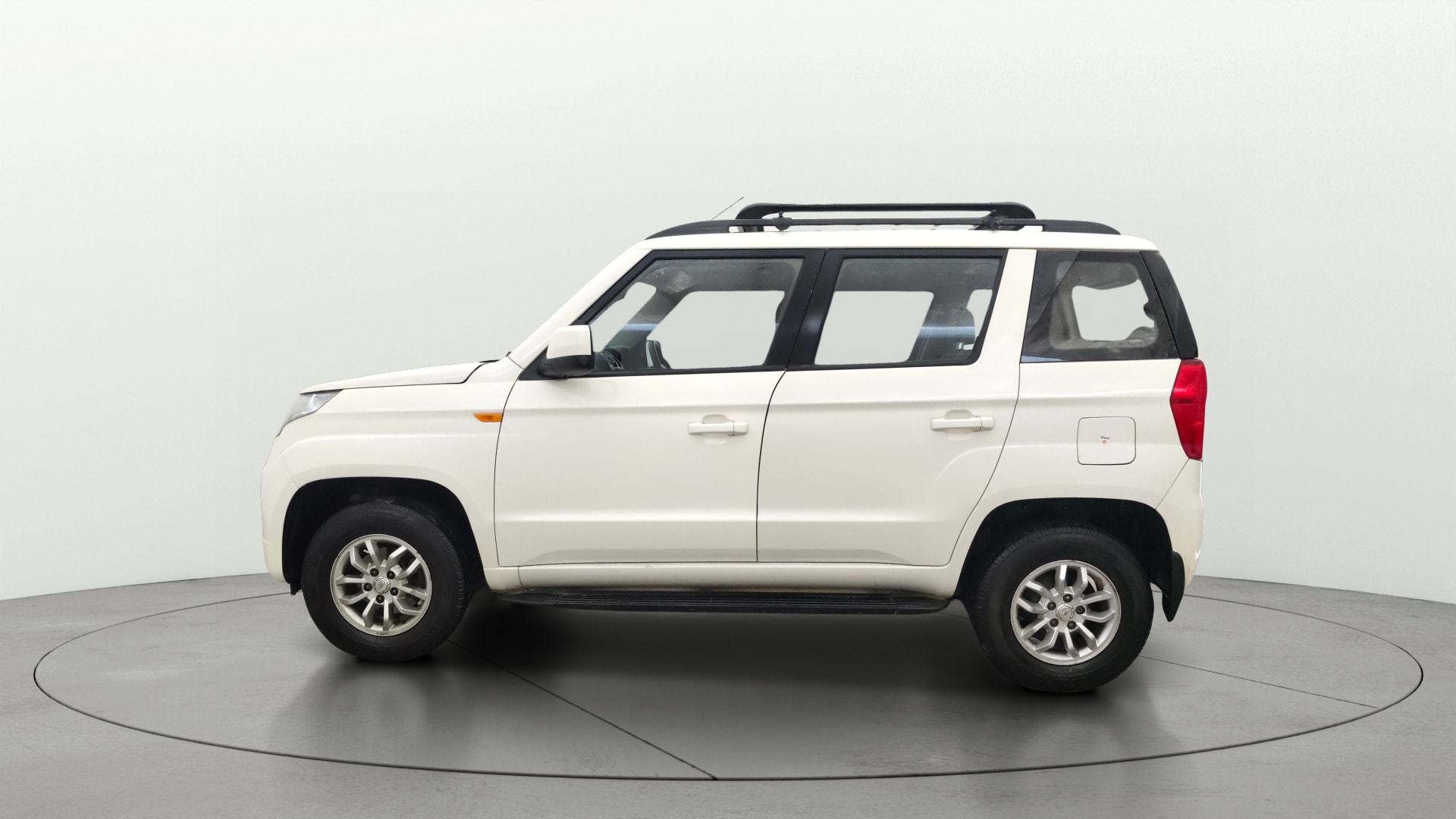 View 2016 Mahindra TUV300 T8 Image 5 Used 2016 Mahindra TUV300 T8 Image 5