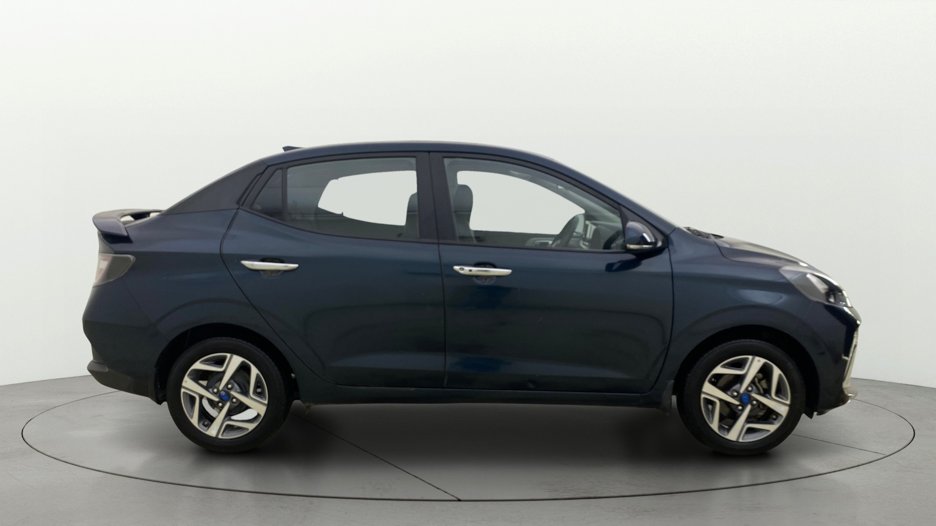 View 2024 Hyundai Aura SX MT CNG Image 9 Used 2024 Hyundai Aura SX MT CNG Image 9