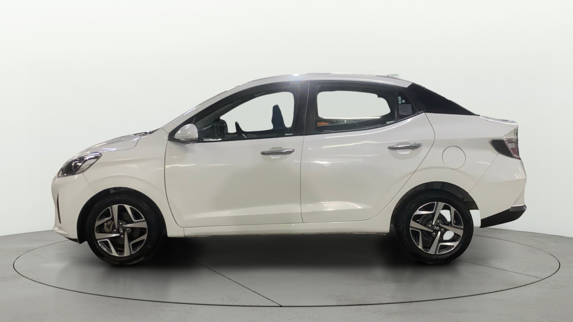 View 2020 Hyundai Aura SX(O) Diesel Image 5 Used 2020 Hyundai Aura SX(O) Diesel Image 5
