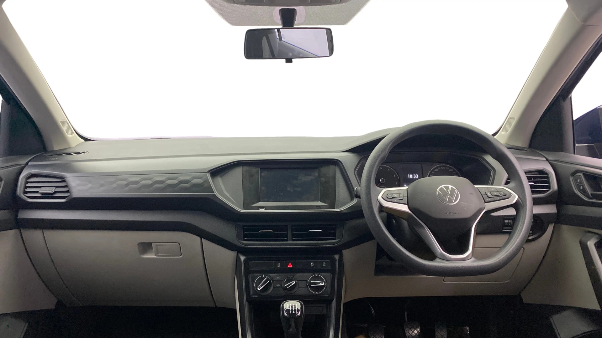 View 2024 Volkswagen Taigun 1.0 TSI Comfortline MT Image 15 Used 2024 Volkswagen Taigun 1.0 TSI Comfortline MT Image 15