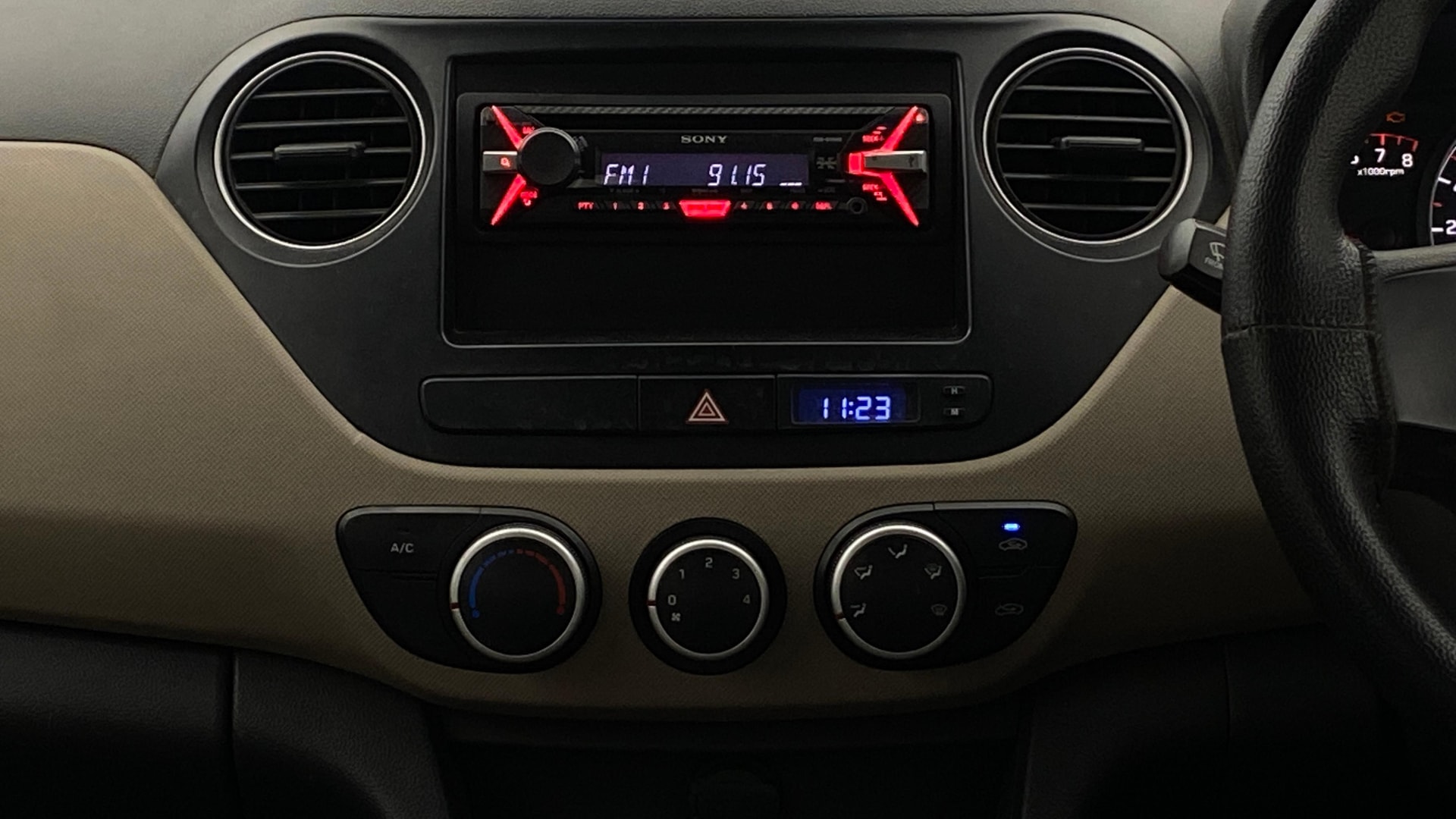 View 2016 Hyundai Grand i10 1.2 Magna Petrol AT Image 17 Used 2016 Hyundai Grand i10 1.2 Magna Petrol AT Image 17