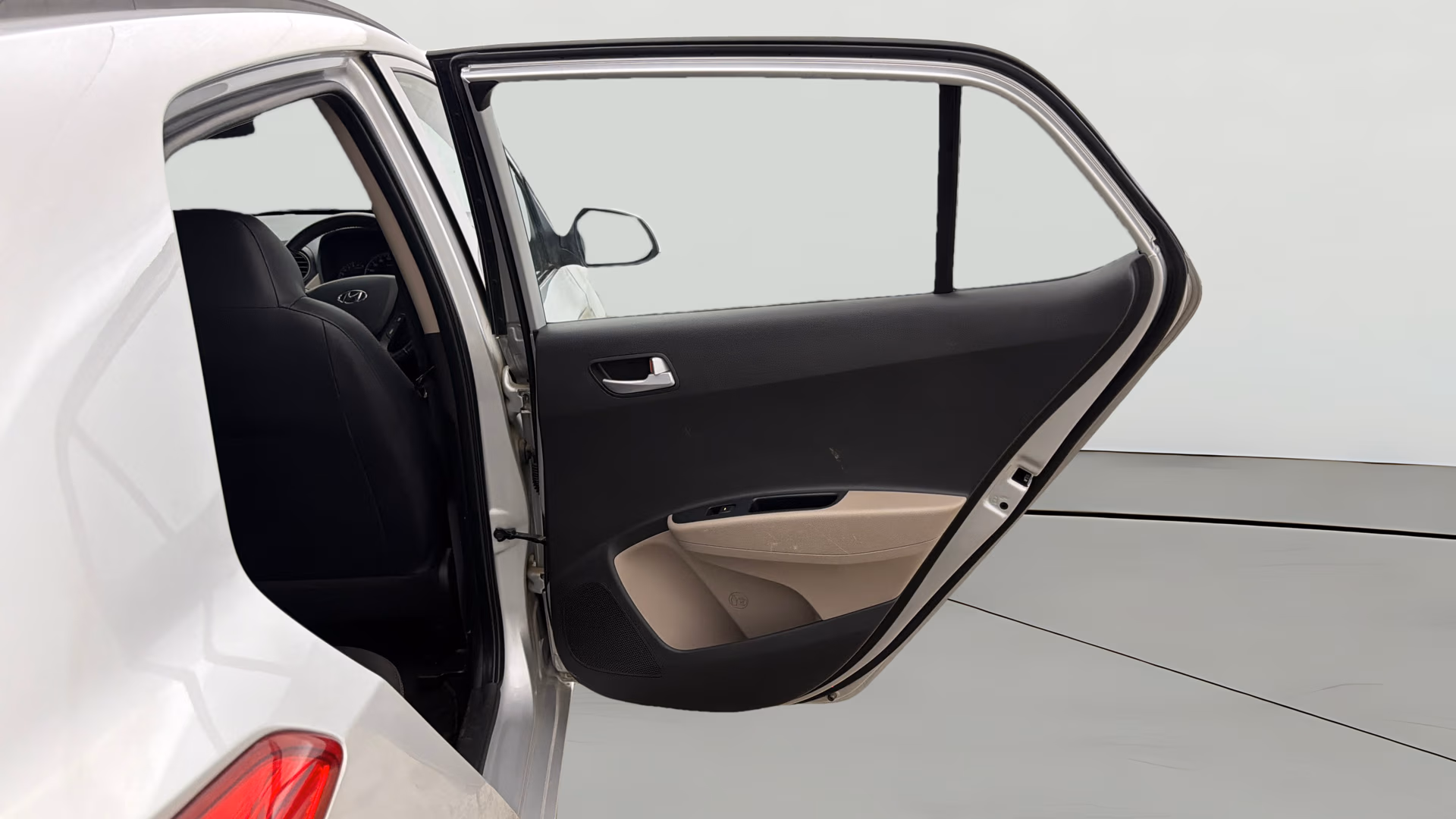 View 2017 Hyundai Grand i10 1.2 Asta Petrol Image 7 Used 2017 Hyundai Grand i10 1.2 Asta Petrol Image 7