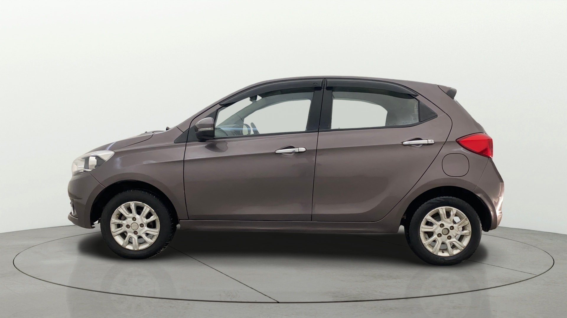 View 2017 Tata Tiago Revotorq XB Image 5 Used 2017 Tata Tiago Revotorq XB Image 5