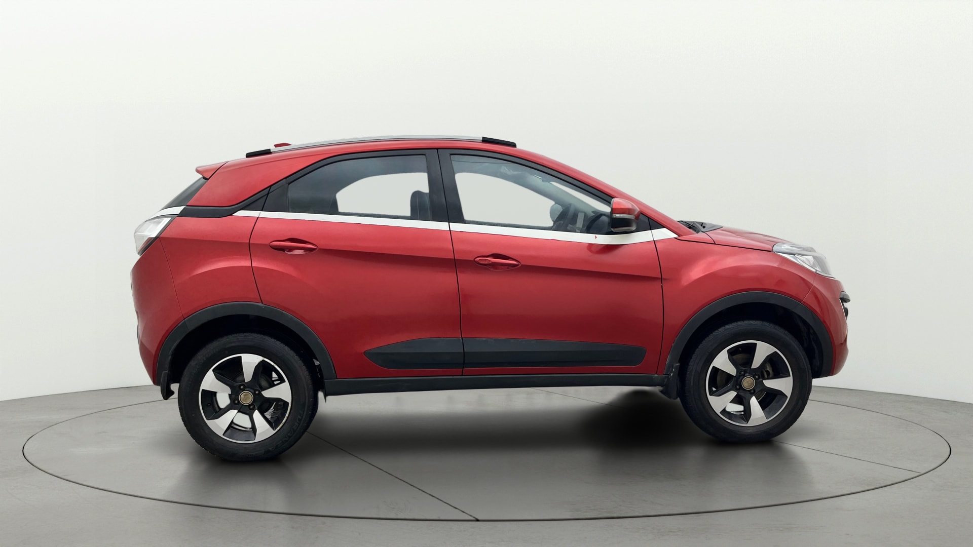 View 2018 Tata Nexon Revotron XE Image 8 Used 2018 Tata Nexon Revotron XE Image 8